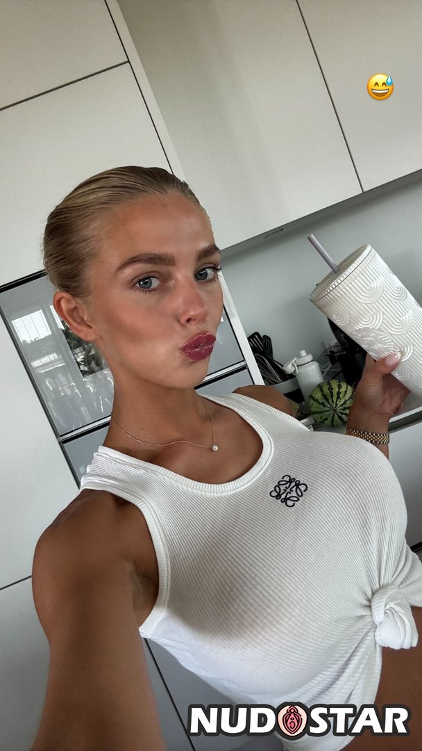 Alexa_Breit Leaked Photo 7