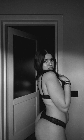 Beatrice Calissano Nude Leaks OnlyFans Photo 7