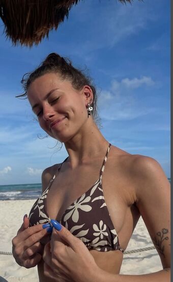 Carlyhymz Nude Leaks OnlyFans Photo 2