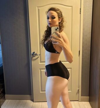 Lara Frazier Nude Leaks OnlyFans Photo 1