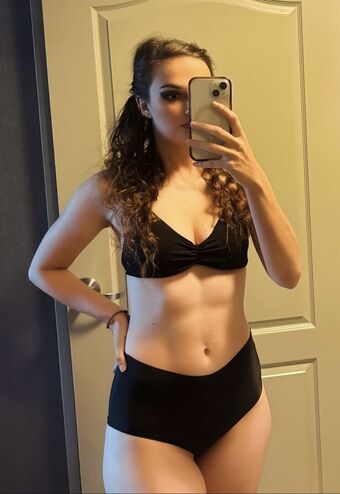 Lara Frazier Nude Leaks OnlyFans Photo 2