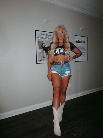 Maddie Nguyen Nude Leaks OnlyFans Photo 2