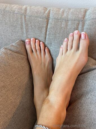 Tall Fit Feet Nude Leaks OnlyFans Photo 17