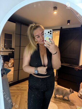 Vivian Bron Nude Leaks OnlyFans Photo 4