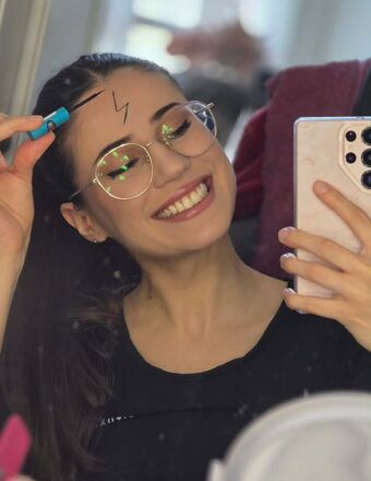 Ailaughatmyownjokes Nude Leaks OnlyFans Photo 5