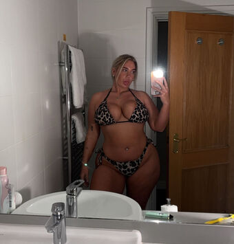 Ellie Robinson Nude Leaks OnlyFans Photo 48