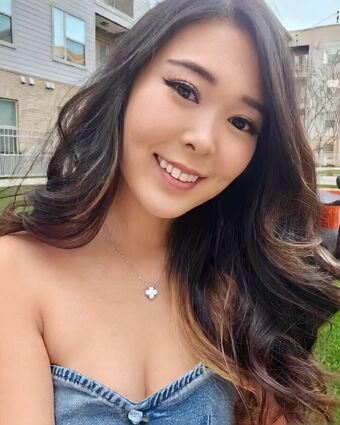 extra.emily Nude Leaks OnlyFans Photo 57