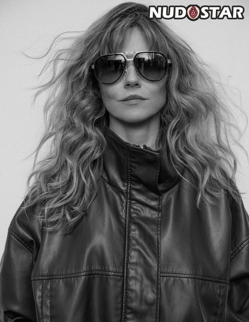 Linda_Cardellini Leaked Photo 14