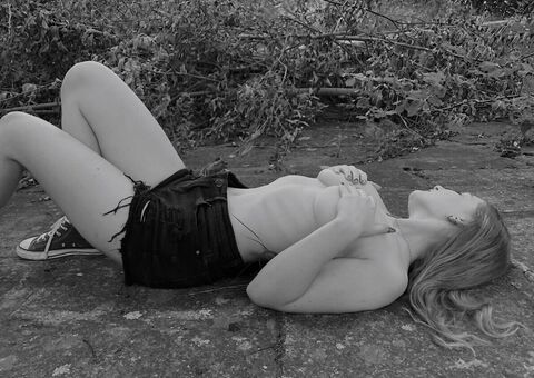 Miniamalka Nude Leaks OnlyFans Photo 3