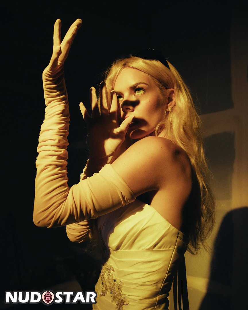 Samara_Weaving Leaked Photo 6