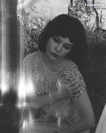 Sophie Thatcher Nude Leaks OnlyFans Photo 386