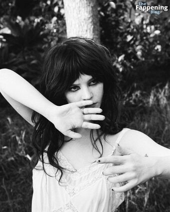 Sophie Thatcher Nude Leaks OnlyFans Photo 387