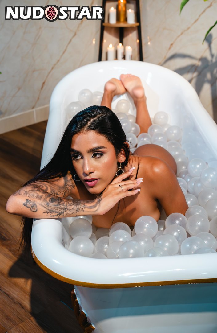 Ambeer_Rousess Leaked Photo 12