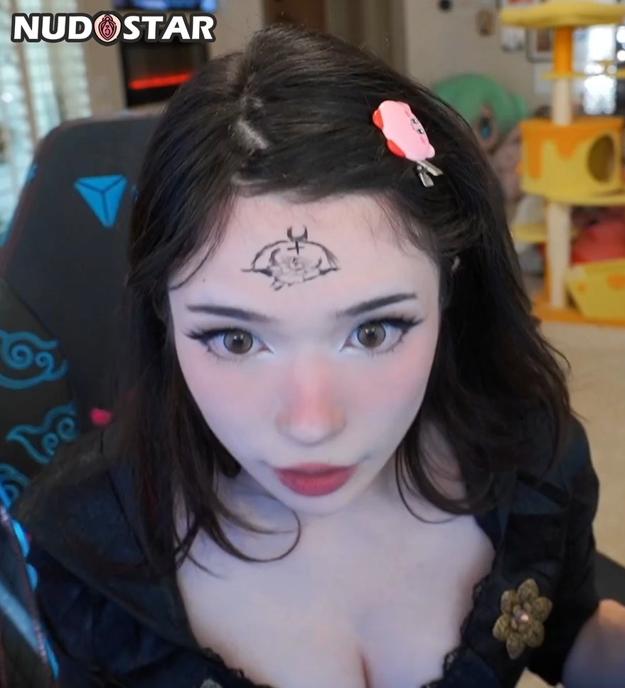 Emiru Leaked Photo 7