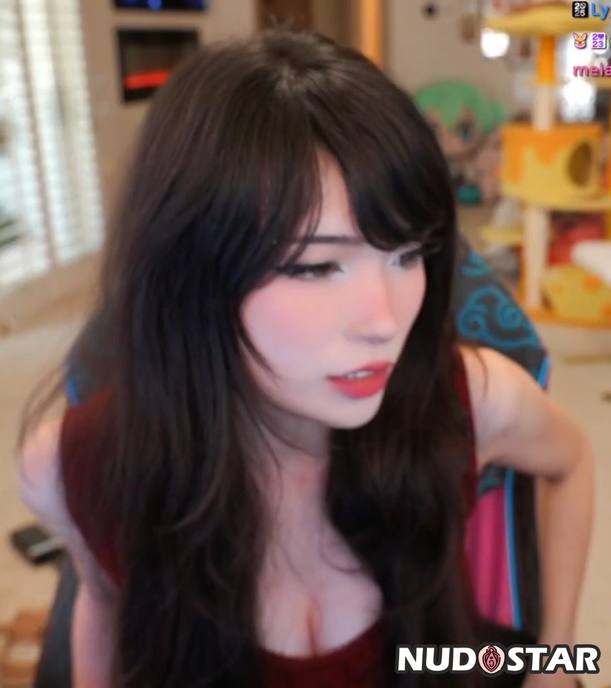 Emiru Leaked Photo 3