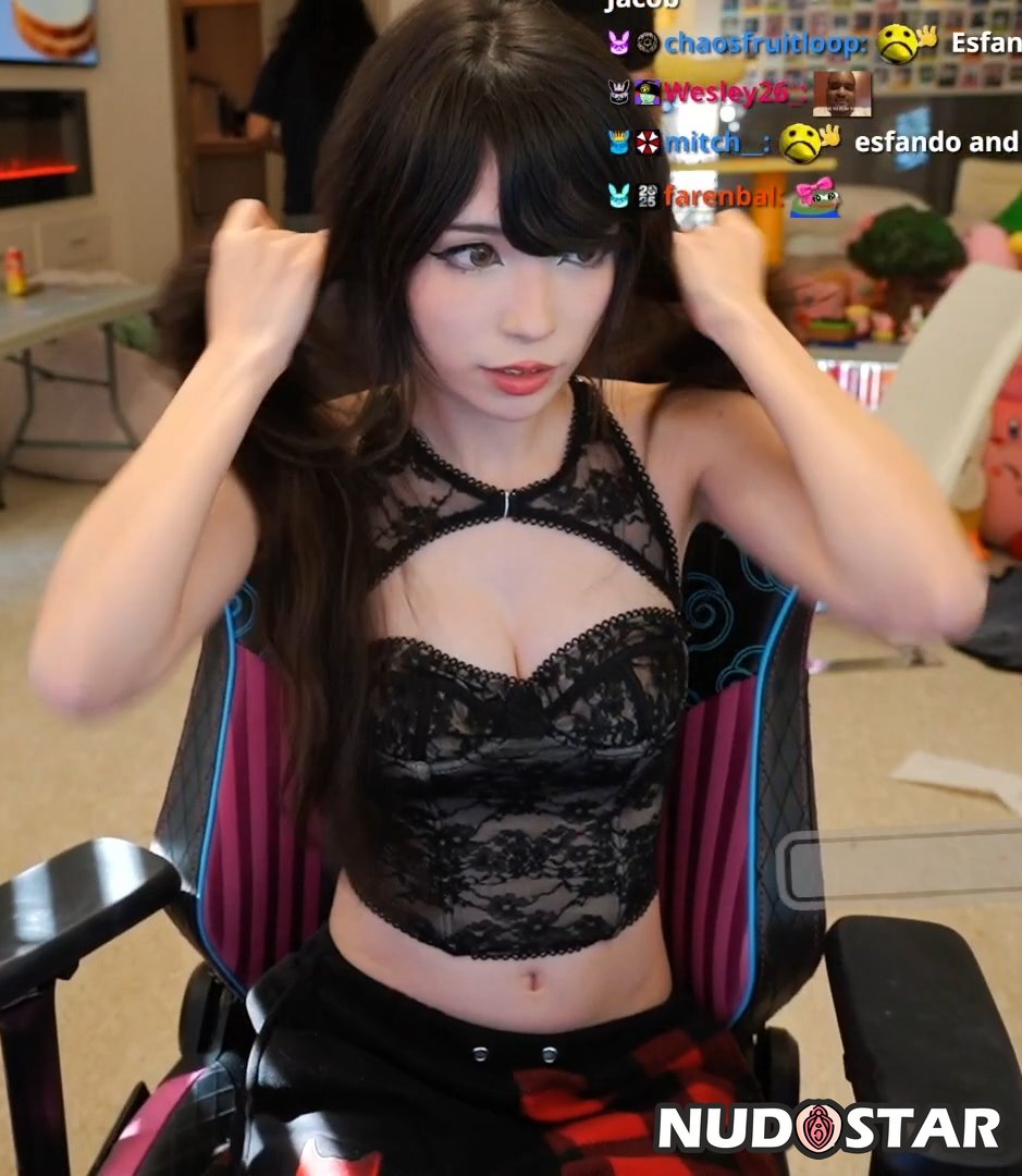 Emiru Leaked Photo 4