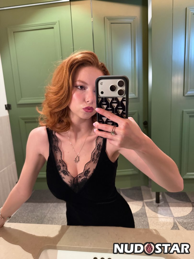 Francesca_Capaldi Leaked Photo 18