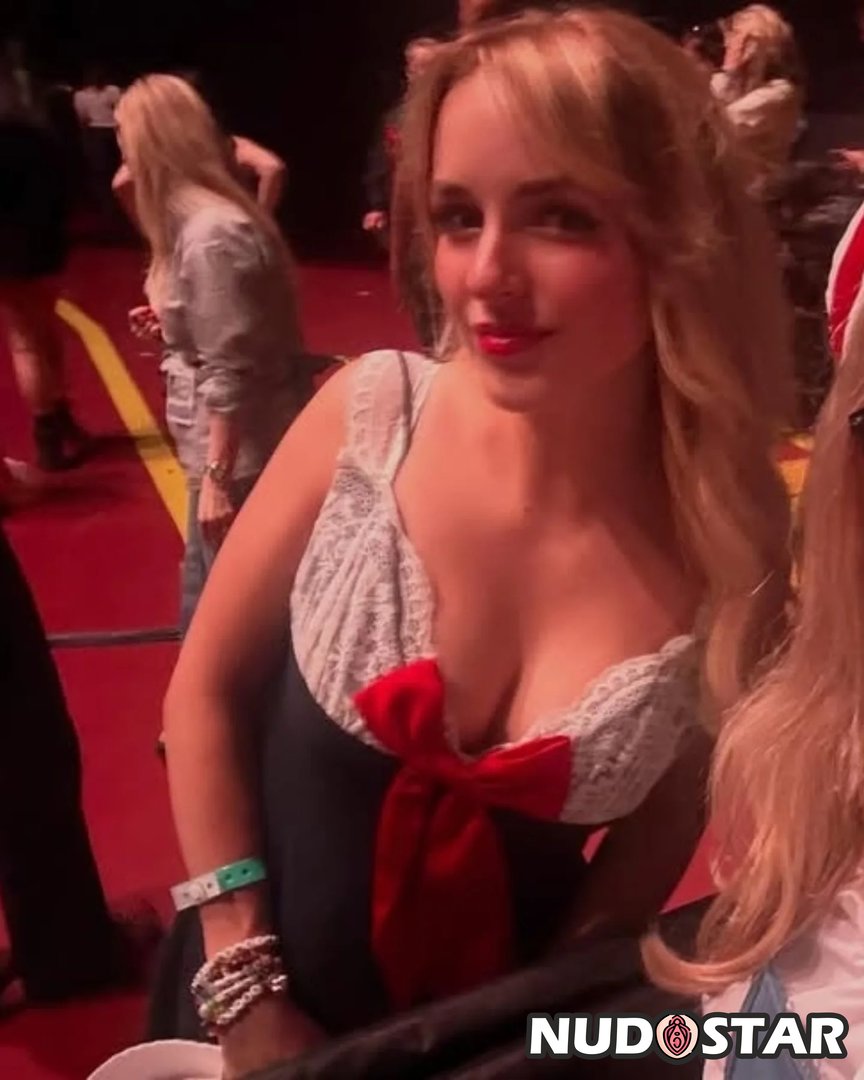 Mckenna_Grace Leaked Photo 5