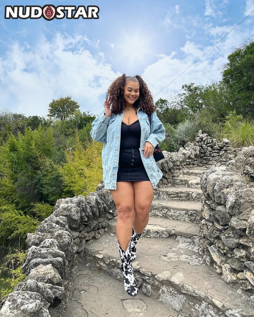 Khloe_Katera Leaked Photo 1