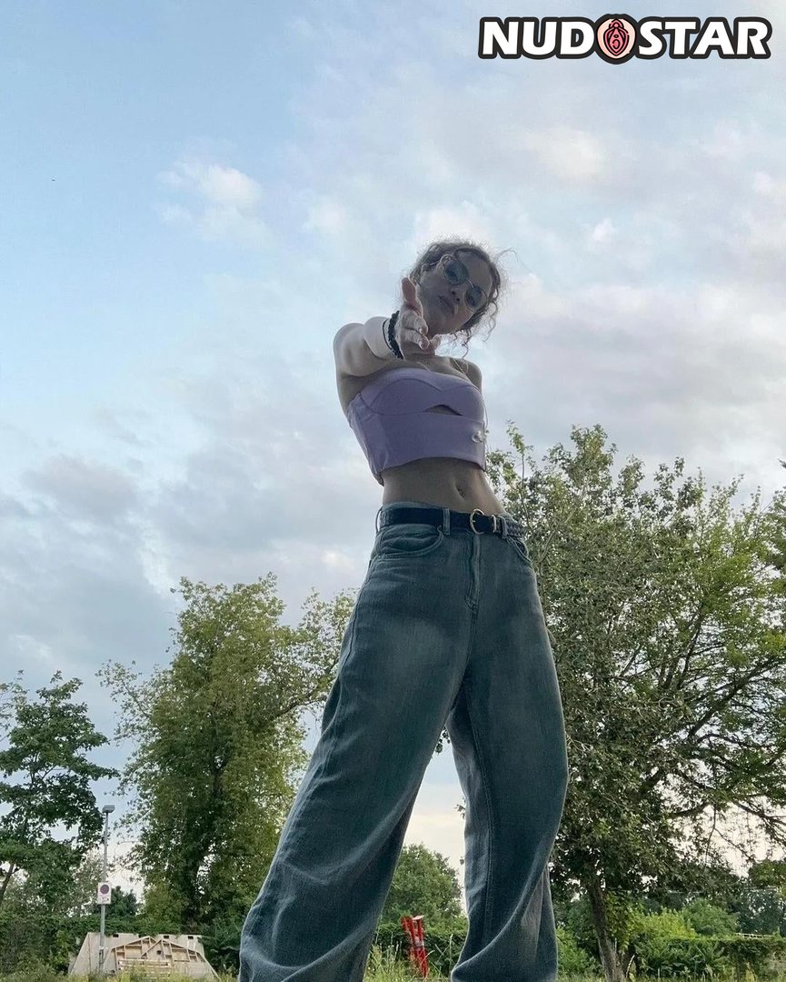 Laure_Valee Leaked Photo 12