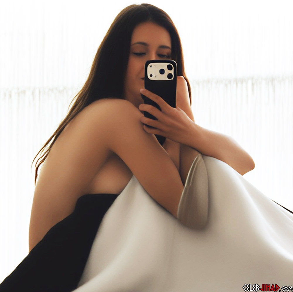 Nina Dobrev nude boob