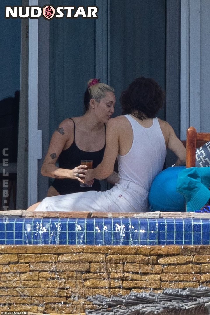 Miley_Cyrus Leaked Photo 18